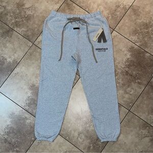 Fear of God Essentials Fleece Essential Sweatpant Light Heather Gray Size Large